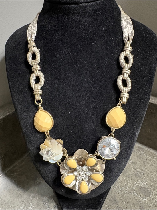 LOFT Jewelry - LOFT Yellow and Gold Floral Statement Necklace
